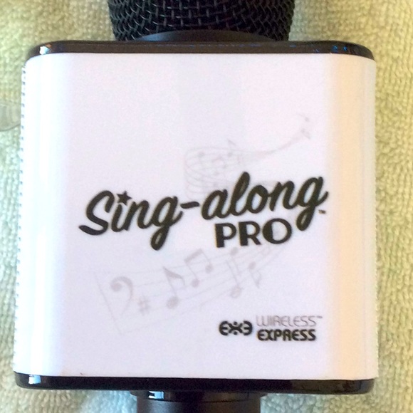 🌸Fun Bluetooth microphone! *Free Shipping!* 💕 - Picture 2 of 6